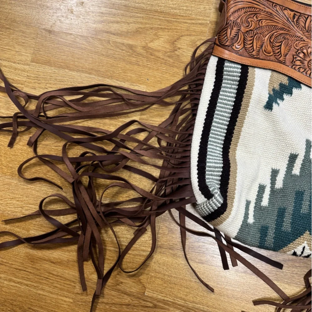 American Darling Fringe Saddle Blanket Purse - Picture 3 of 8